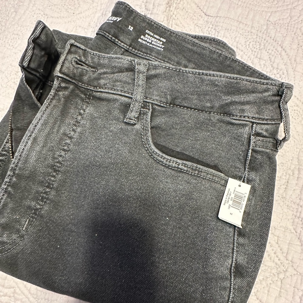 Brand new Old Navy Rockstar Super Skinny jeans